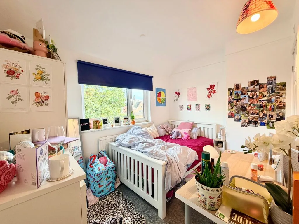7 bedroom semi-detached house for rent
