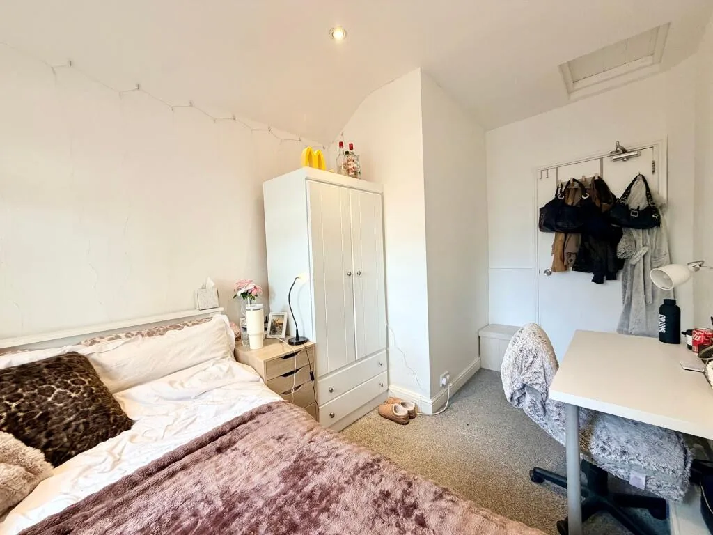 7 bedroom semi-detached house for rent