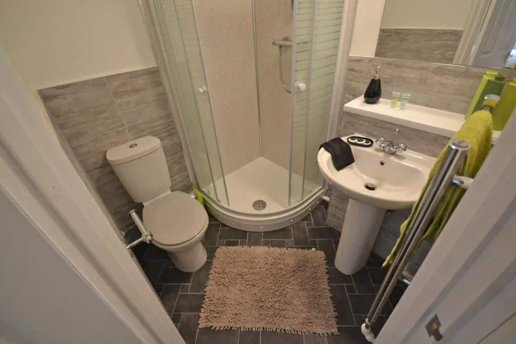 5 bedroom terraced house for rent
