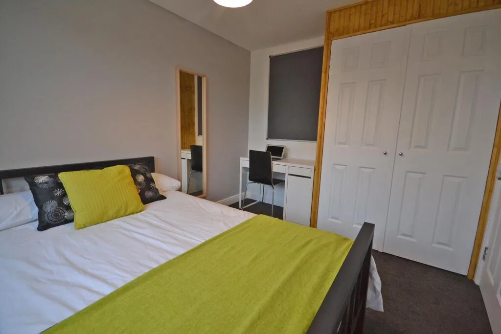 5 bedroom terraced house for rent