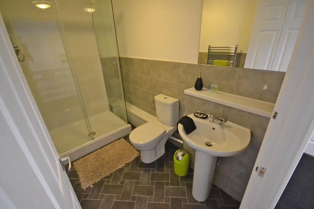 5 bedroom terraced house for rent