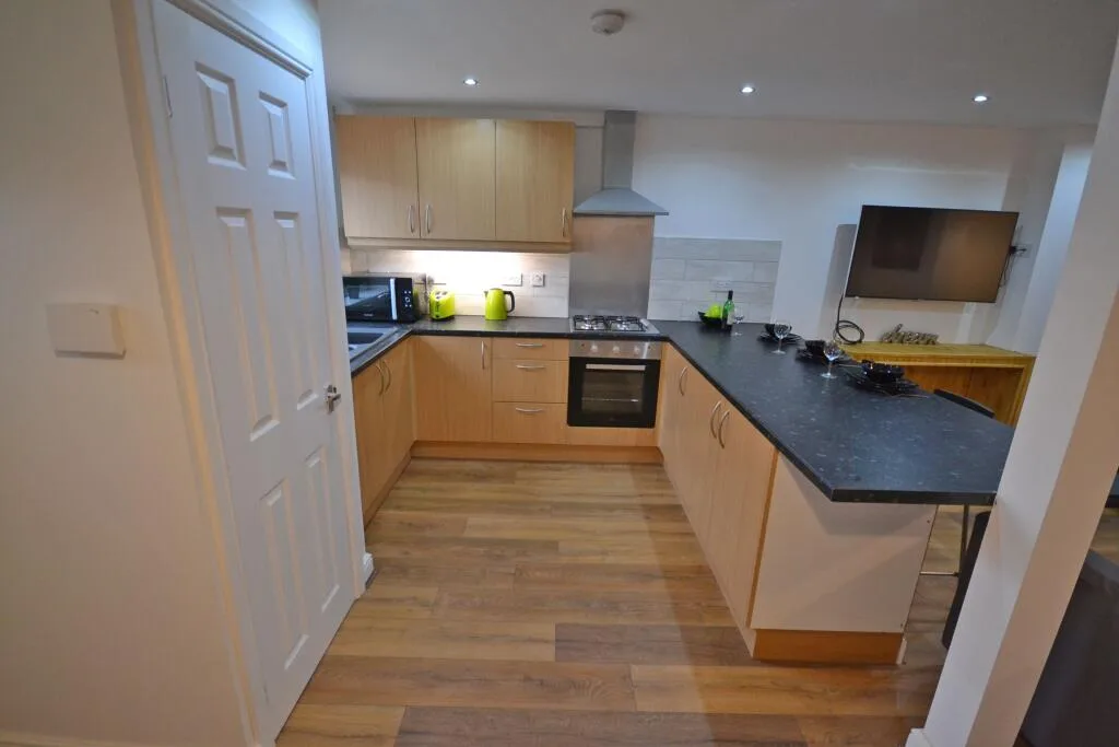 5 bedroom terraced house for rent
