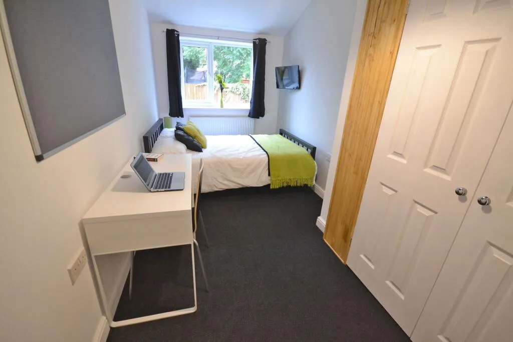 5 bedroom terraced house for rent