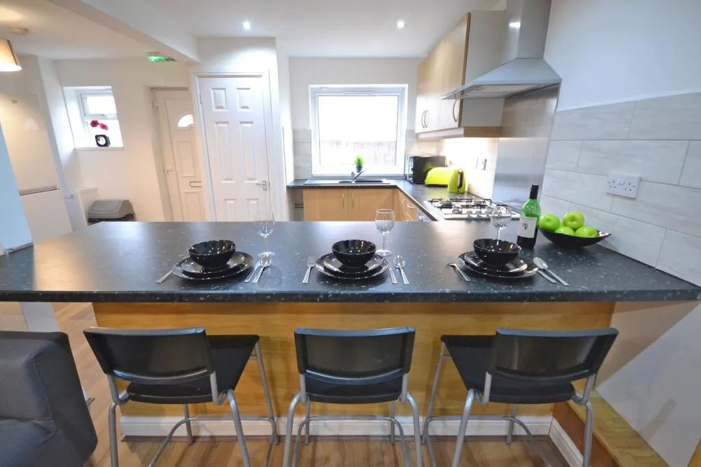 5 bedroom terraced house for rent