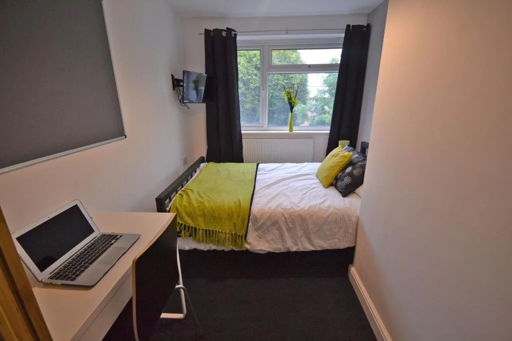 5 bedroom terraced house for rent