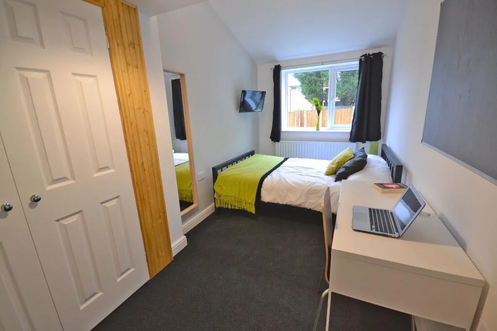 5 bedroom terraced house for rent
