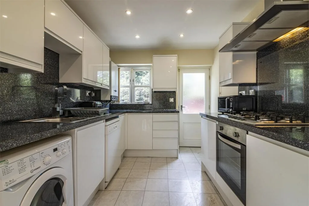 5 bedroom house of multiple occupation for rent