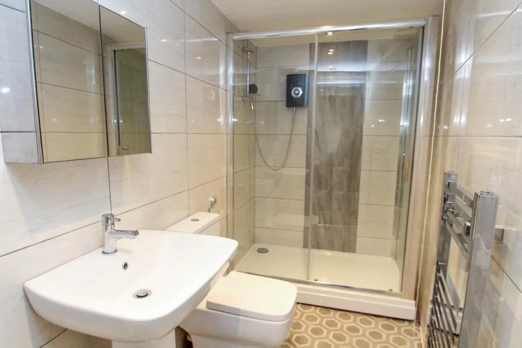 5 bedroom terraced house for rent