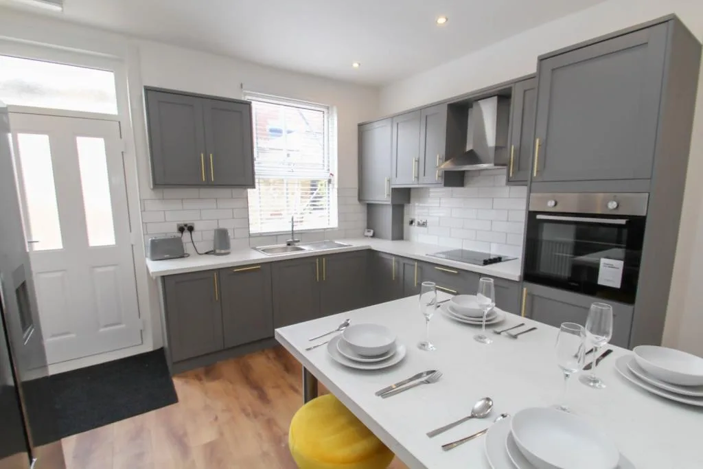 5 bedroom terraced house for rent