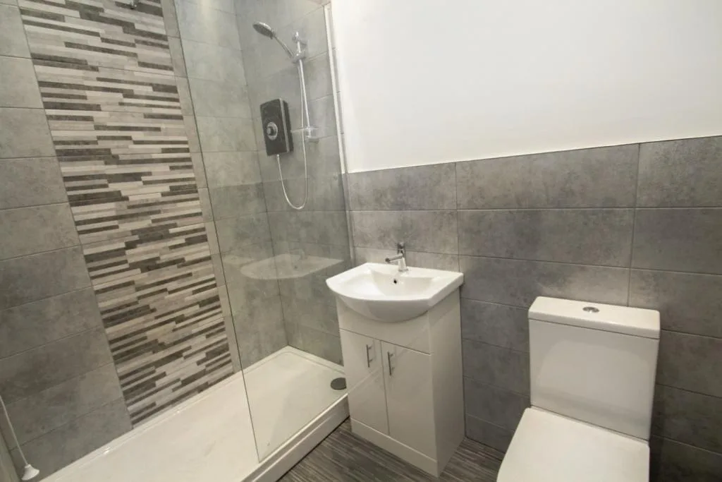 5 bedroom terraced house for rent