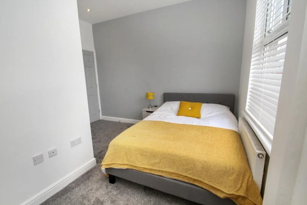 5 bedroom terraced house for rent