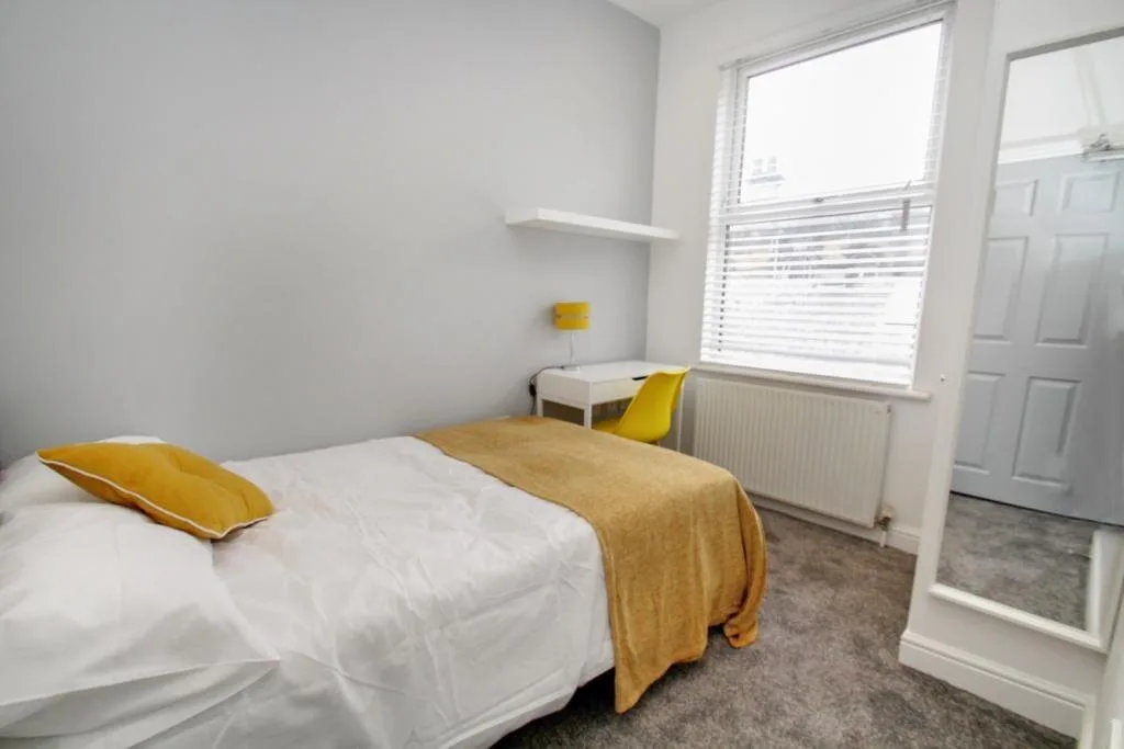 5 bedroom terraced house for rent