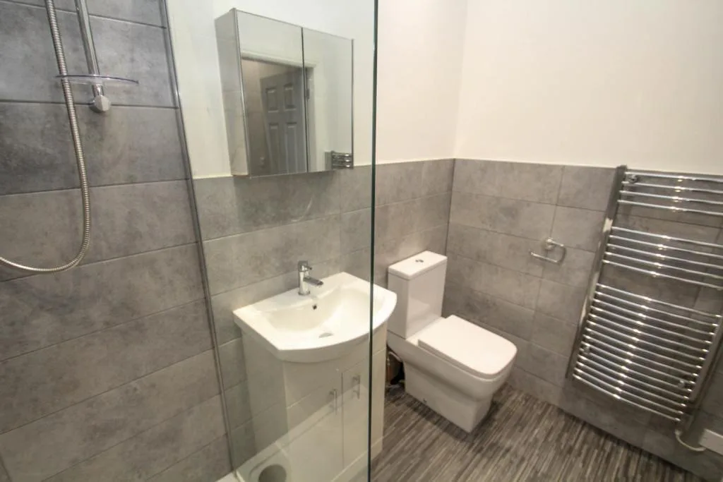 5 bedroom terraced house for rent