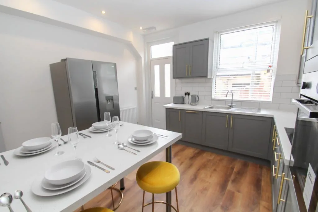 5 bedroom terraced house for rent