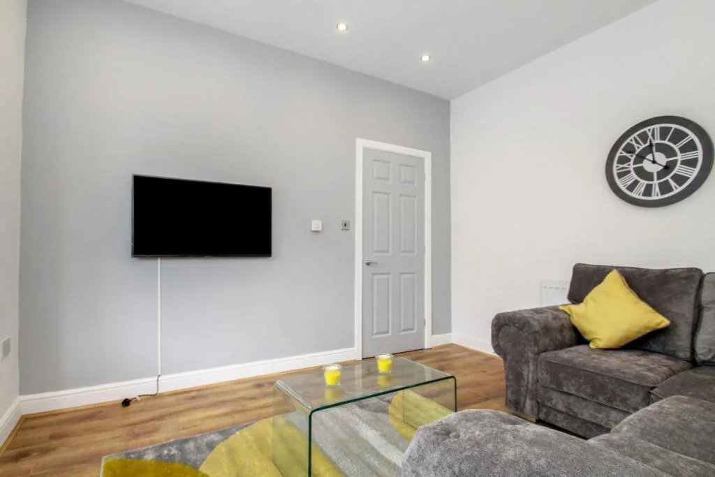 5 bedroom terraced house for rent