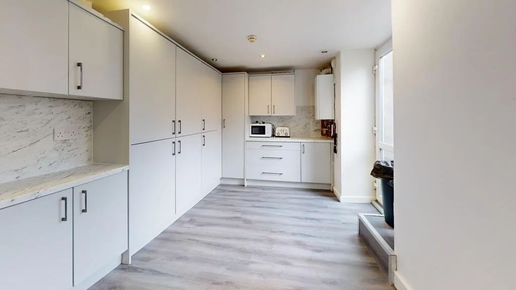 9 bedroom house for rent
