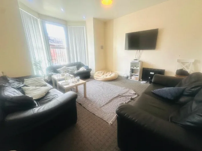 7 bedroom house for rent