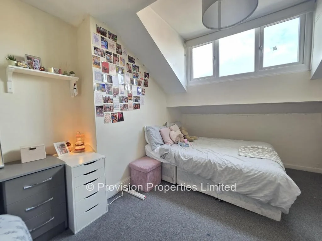 5 bedroom terraced house for rent