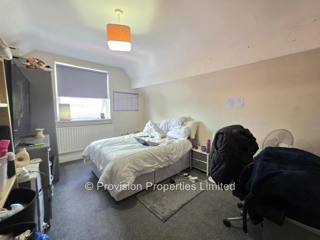 5 bedroom terraced house for rent