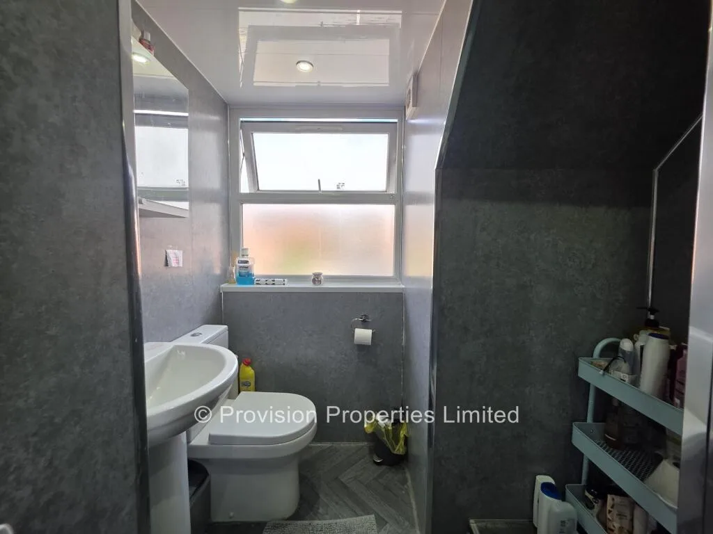 5 bedroom terraced house for rent