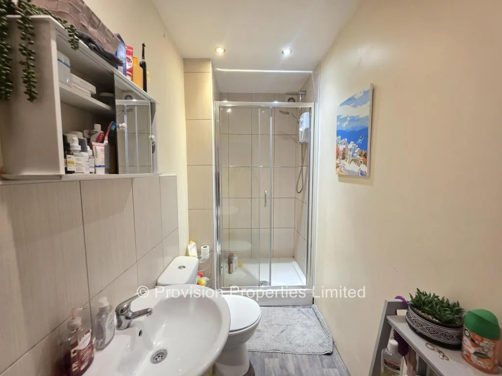 5 bedroom terraced house for rent