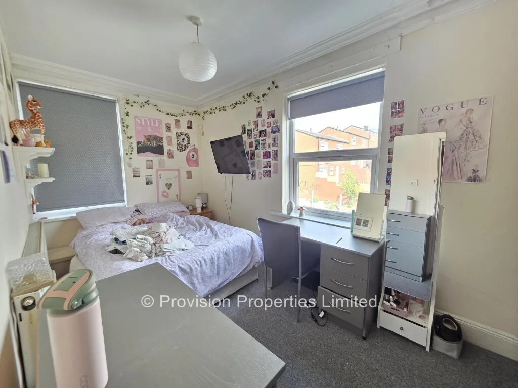 5 bedroom terraced house for rent