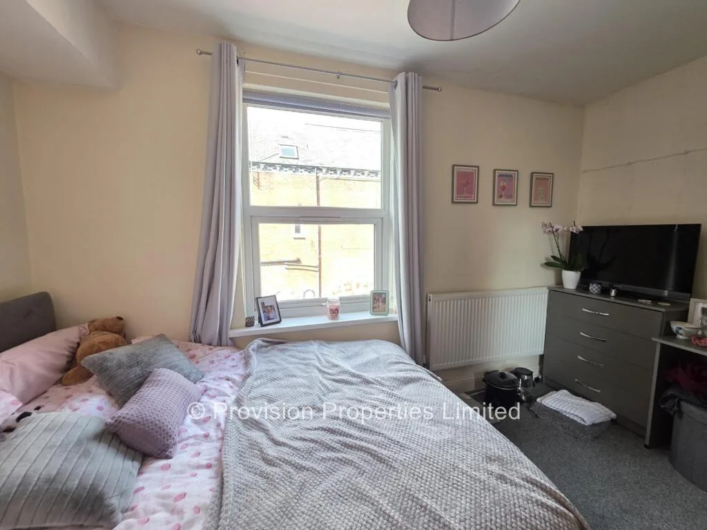 5 bedroom terraced house for rent