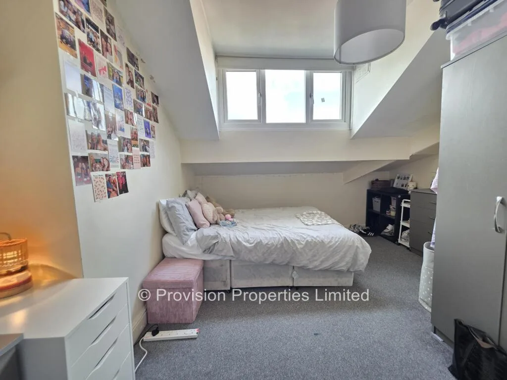 5 bedroom terraced house for rent