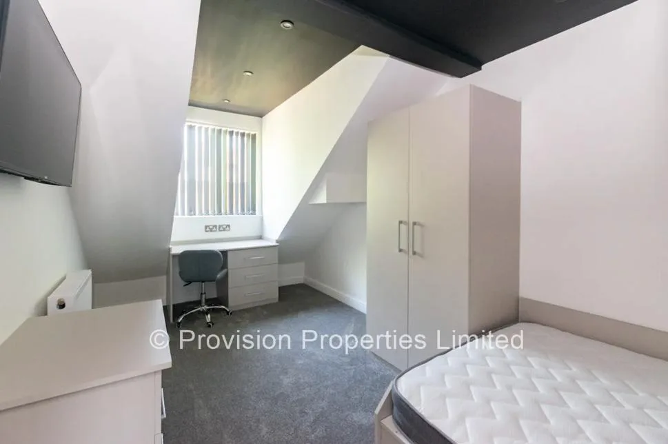 9 bedroom terraced house for rent