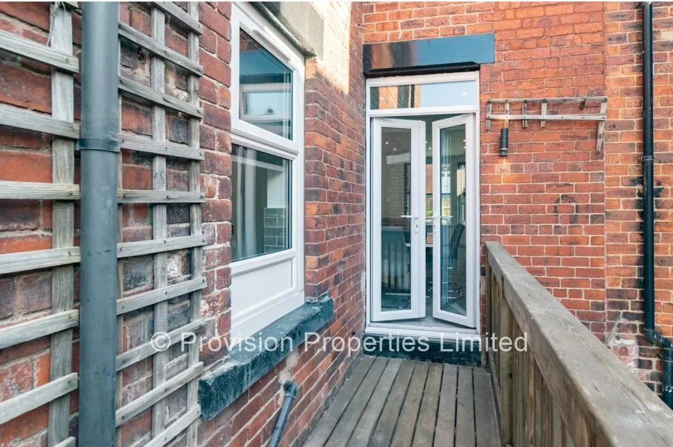 9 bedroom terraced house for rent