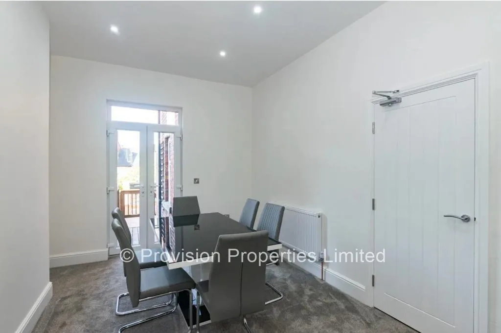 9 bedroom terraced house for rent
