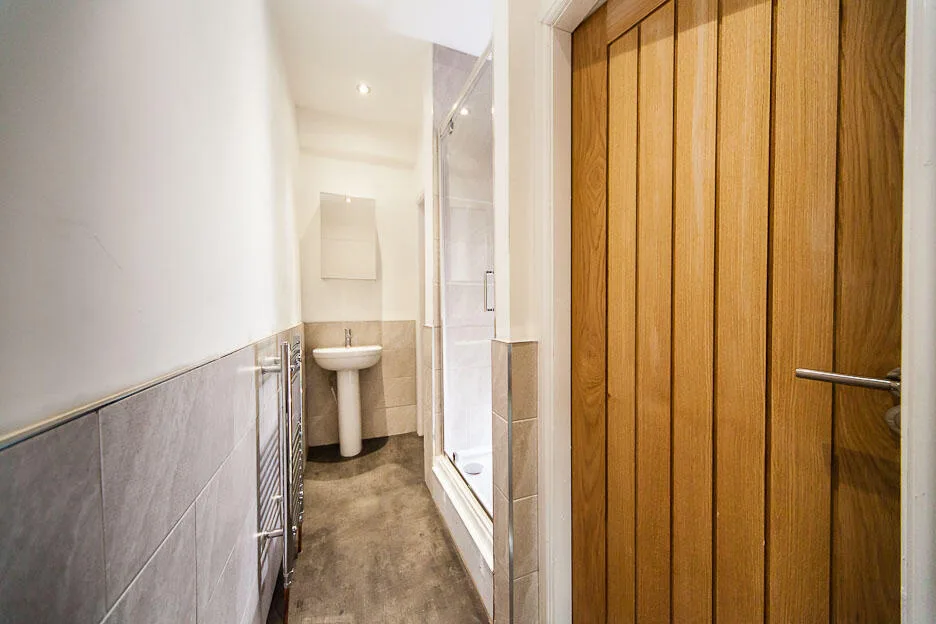 6 bedroom terraced house for rent