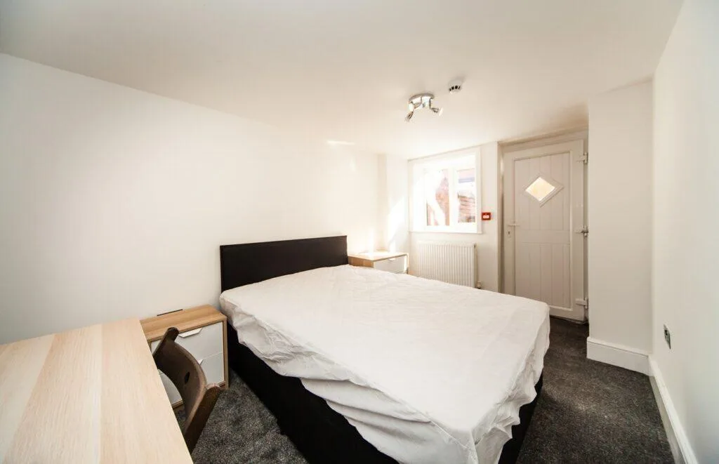 6 bedroom terraced house for rent
