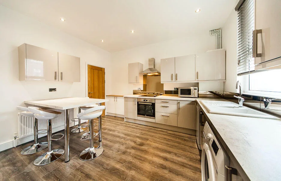 6 bedroom terraced house for rent