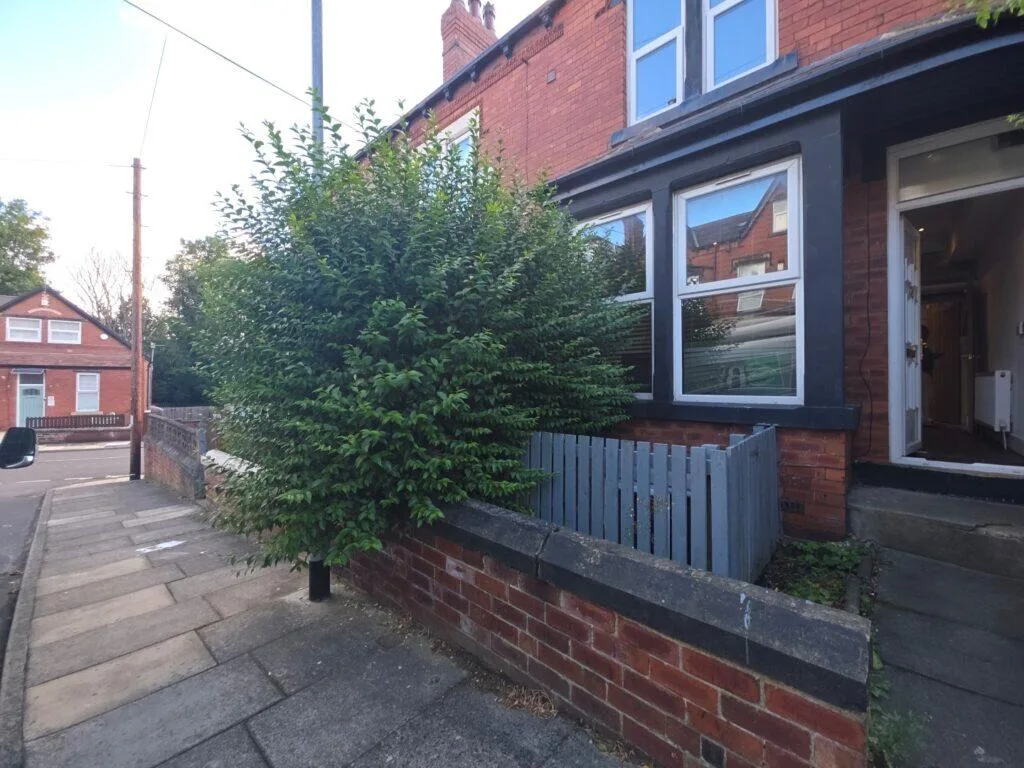6 bedroom terraced house for rent