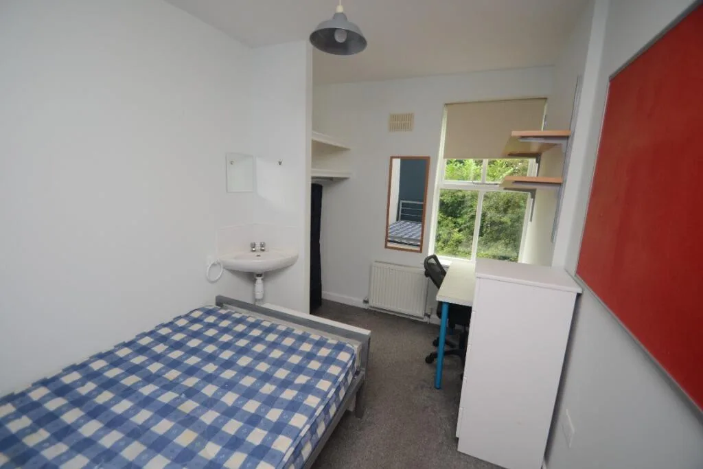 5 bedroom flat for rent