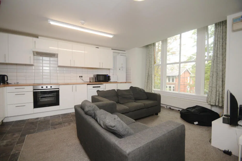 5 bedroom flat for rent