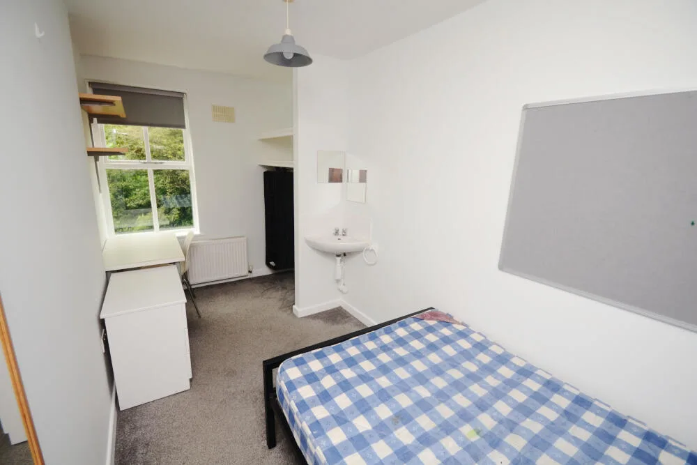 5 bedroom flat for rent