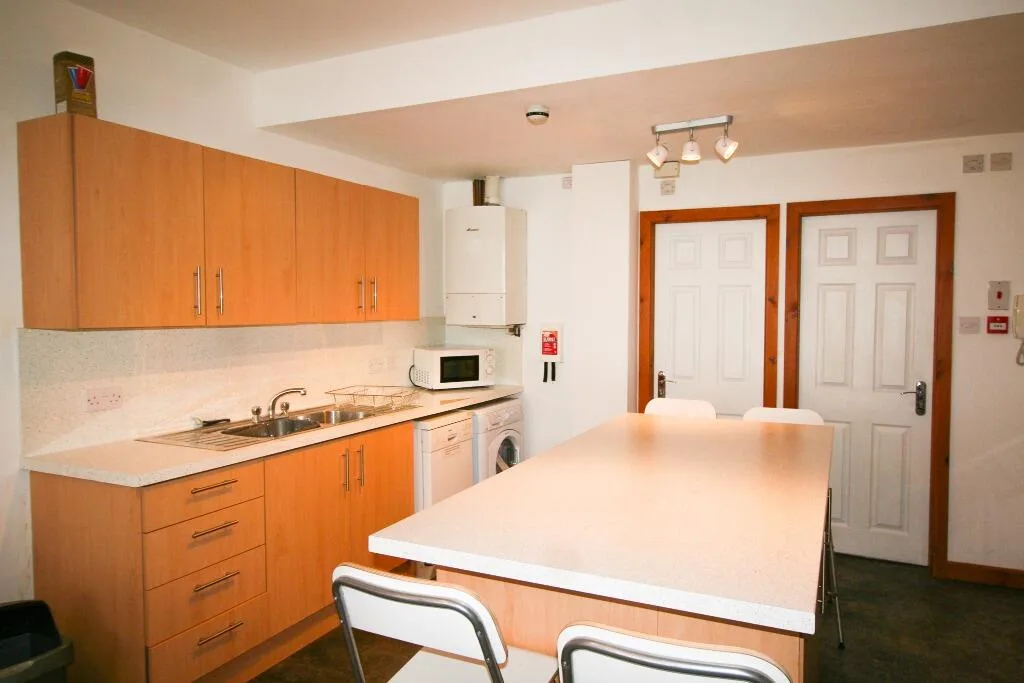 8 bedroom terraced house for rent