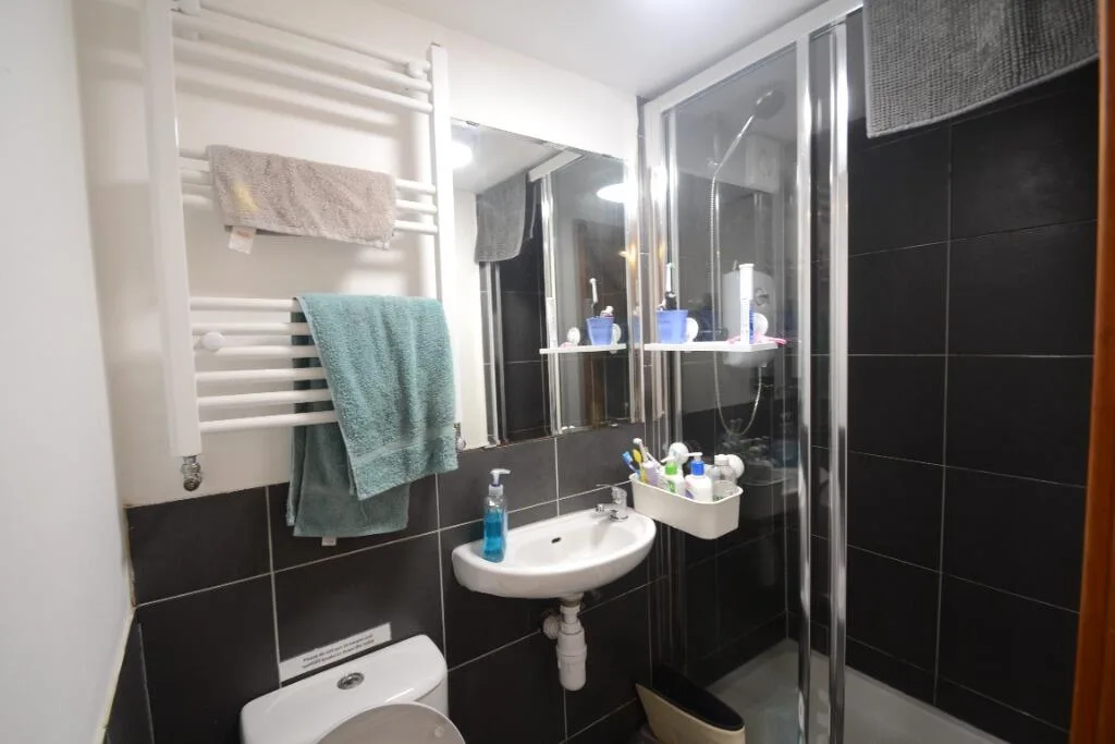 8 bedroom terraced house for rent