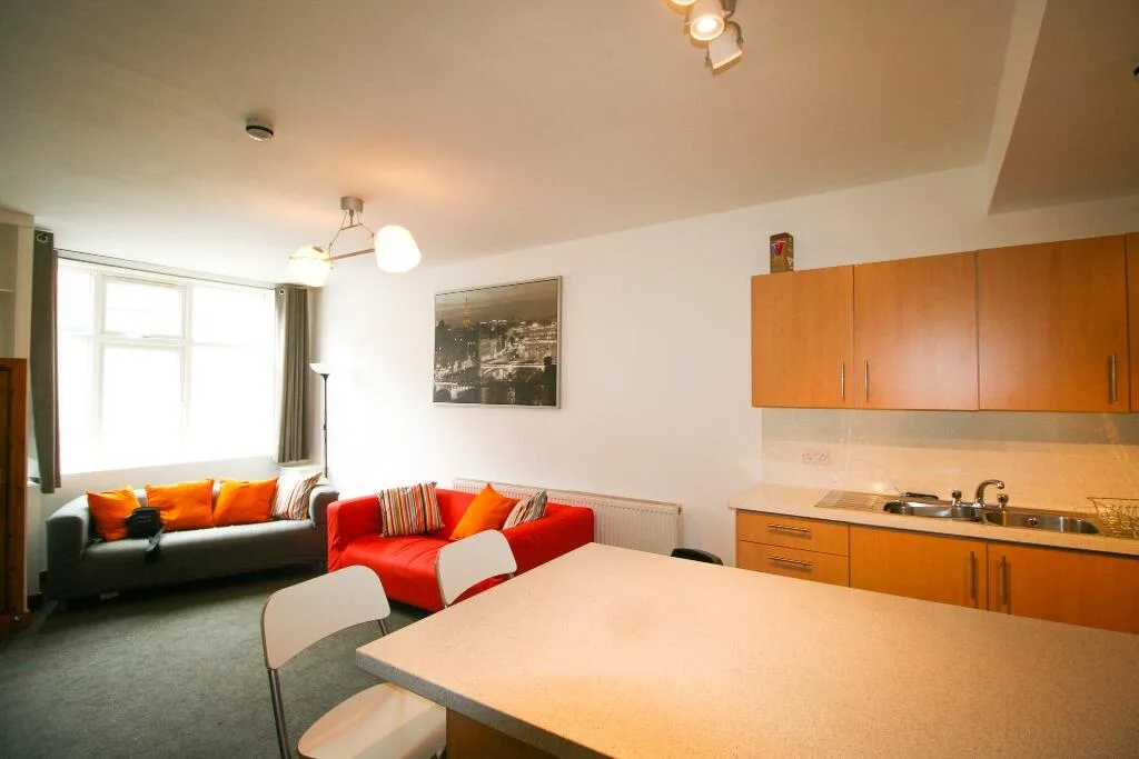 8 bedroom terraced house for rent