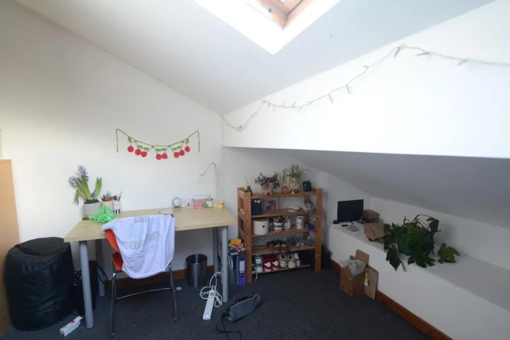 8 bedroom terraced house for rent