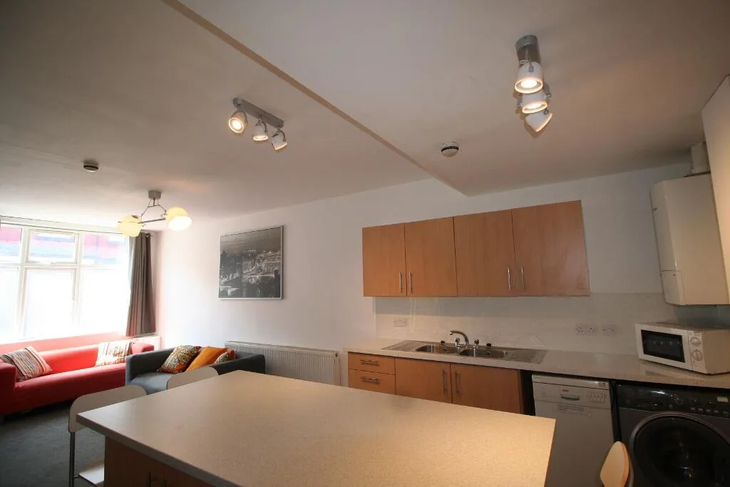 8 bedroom terraced house for rent