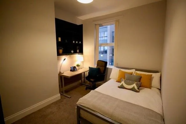 5 bedroom terraced house for rent