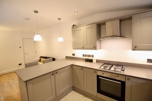 5 bedroom terraced house for rent