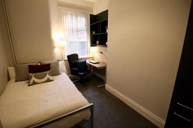 5 bedroom terraced house for rent