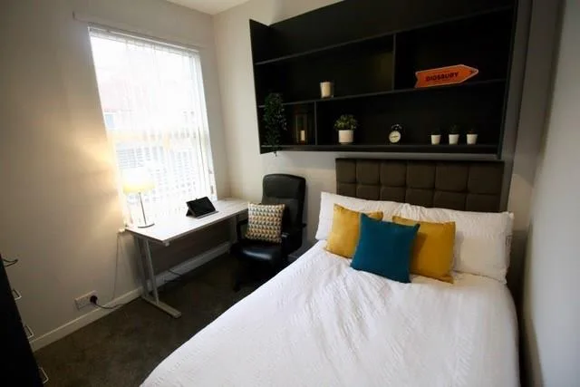 5 bedroom terraced house for rent