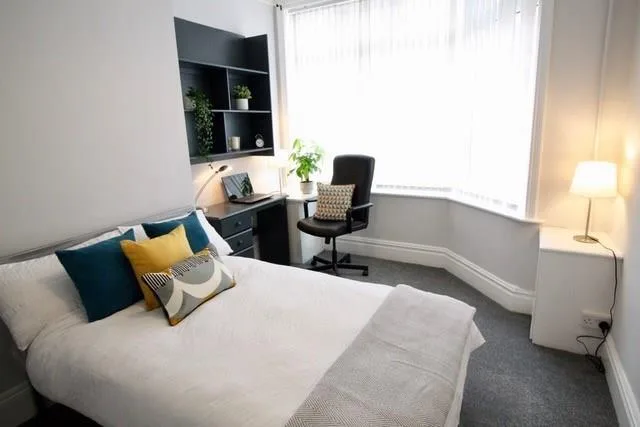 5 bedroom terraced house for rent