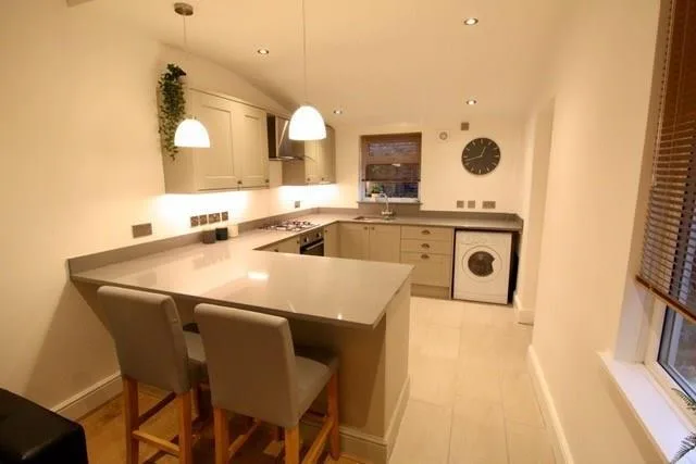 5 bedroom terraced house for rent