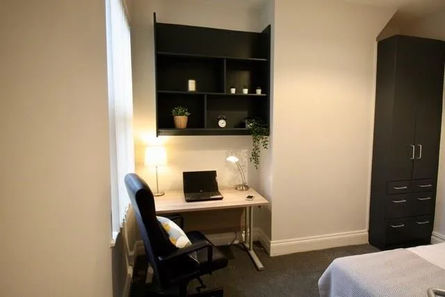 5 bedroom terraced house for rent